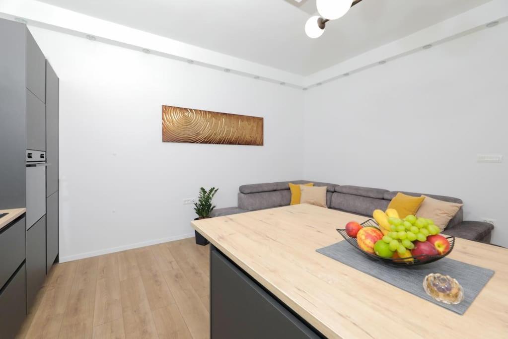 Tata Apartment Split Bagian luar foto