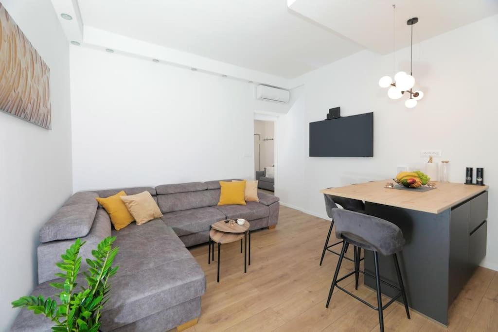 Tata Apartment Split Bagian luar foto