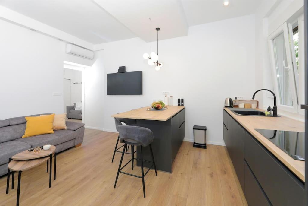 Tata Apartment Split Bagian luar foto